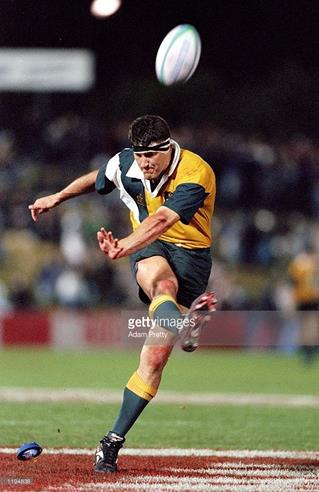 John_Eales_Kicking