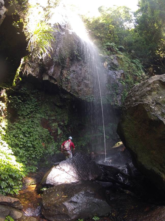 Canyoning-at-Macquaries-Pass